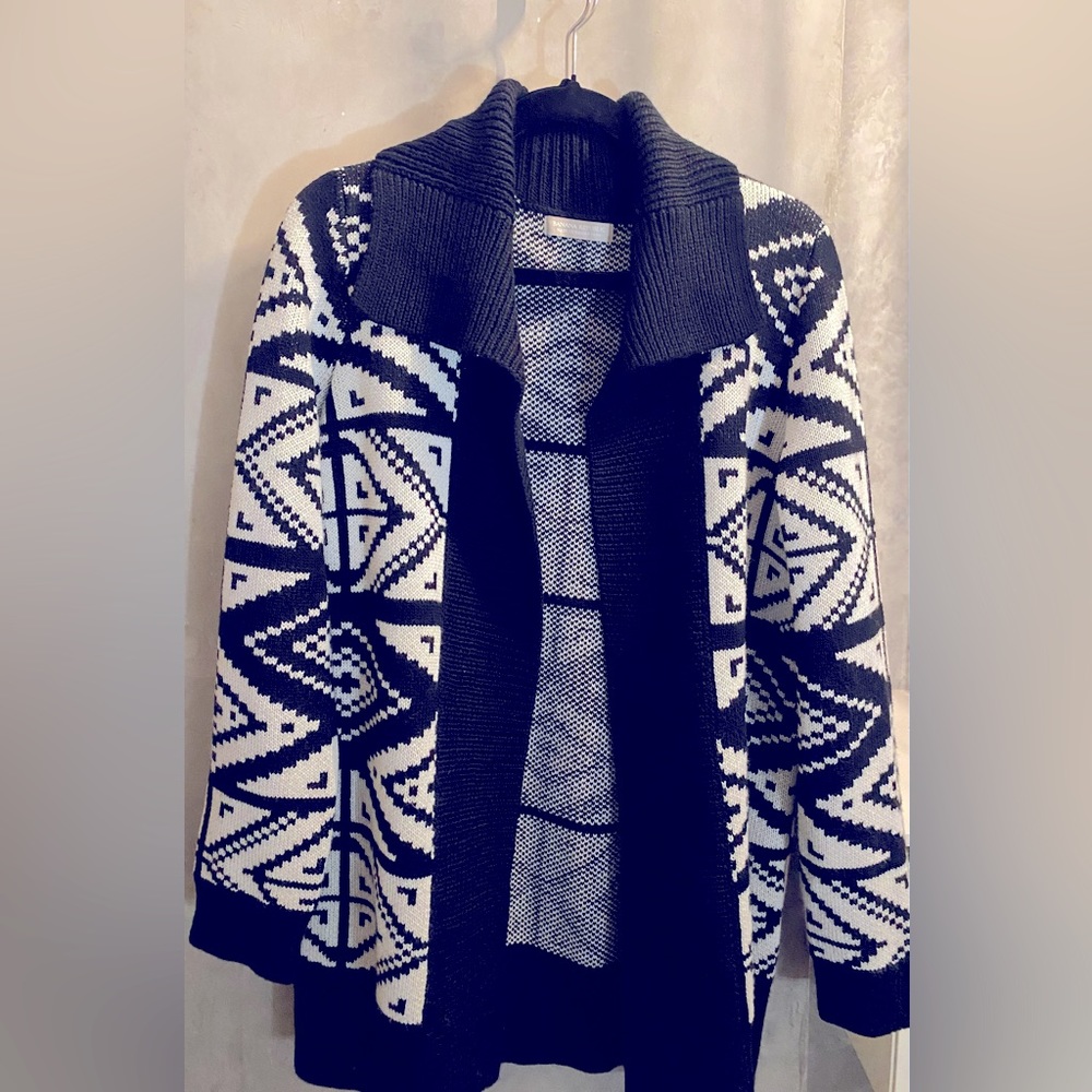 Banana Republic Cardigan made with Italian yarn. Black and off white in L
